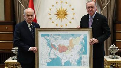 Эрдогану подарили карту карту «тюркского мира» с Сибирью и Югом РФ