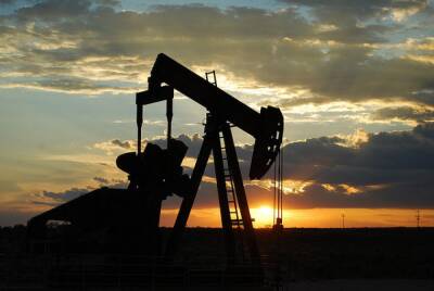Цена нефти марки Brent опустилась ниже 80 долларов за баррель