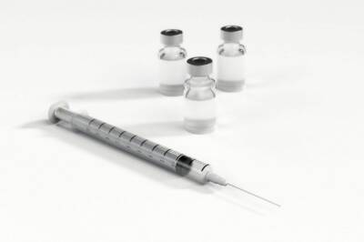 Роспотребнадзор назвал вакцинацию показателем иммунного статуса от COVID-19