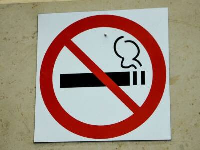 Роспотребнадзор: Курильщики тяжелее болеют коронавирусом