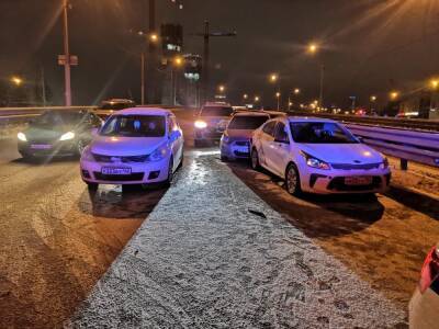 В Новосибирске в ДТП с пятью автомобилями пострадали два человека