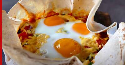 Завтрак в лаваше: необычный рецепт яичницы для ленивых