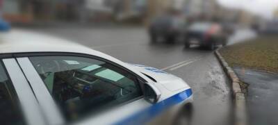 Renault Logan - В Петрозаводске водитель без прав перевозил в незаконном такси непристегнутого пассажира - stolicaonego.ru - Петрозаводск