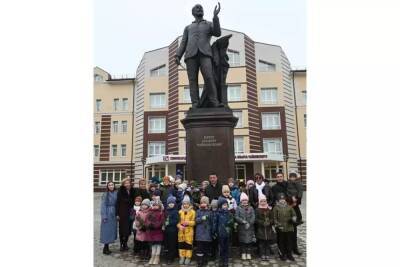 Известный в Серпухове скульптор стал автором еще одного памятника