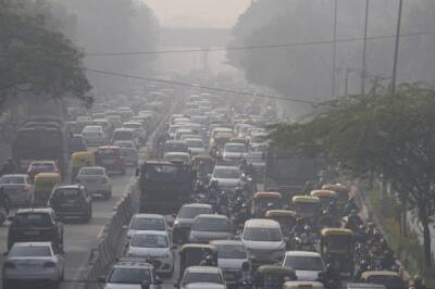 В столице Индии ввели карантин из-за беспрецедентного уровня загрязнения воздуха и мира