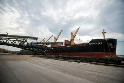 Лиепайский порт впервые обогнал по грузообороту Вентспилс — за счет российского зерна
