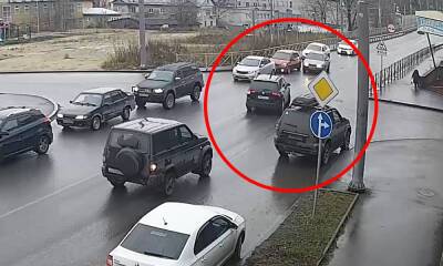 Автомобилисты массово нарушают ПДД на одном из перекрестков в центре Петрозаводска
