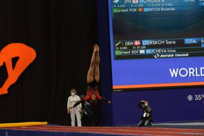 В Баку стартовал первый день соревнований 35-го чемпионата мира по прыжкам на батуте (ФОТО)