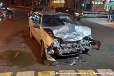 Три человека пострадали при столкновении автомашин в Йошкар-Оле