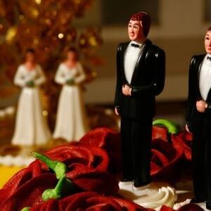 В Швейцарии легализовали однополые браки