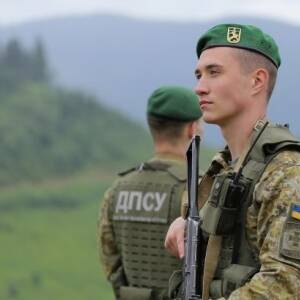 Украинским пограничникам разрешили применять оружие и боевую технику