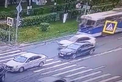 В Чебоксарах оштрафовали водителя легковушки, подрезавшего троллейбус