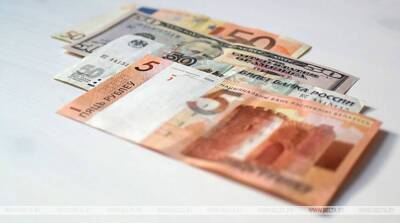 Белорусский рубль на торгах 18 ноября ослаб к трем основным валютам