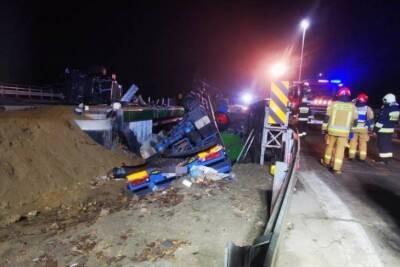 В Польше пьяный украинец за рулем грузовика упал в реку