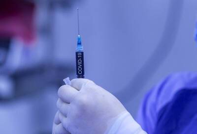 Полный курс вакцинации на дому прошли почти 7 тысяч пожилых петербуржцев