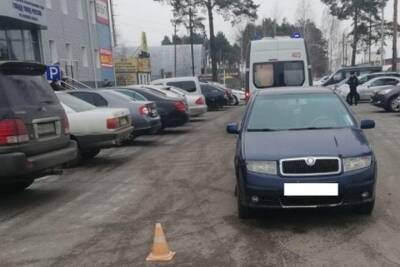В Брянске машина сбила женщину на парковке МРЭО ГИБДД