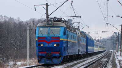 Люди неделями ждут грузы Укрзализныци, компания должна в первую очередь решить проблему с локомотивами – эксперт