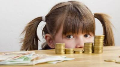 Сколько денег нужно давать ребенку на мелкие расходы?
