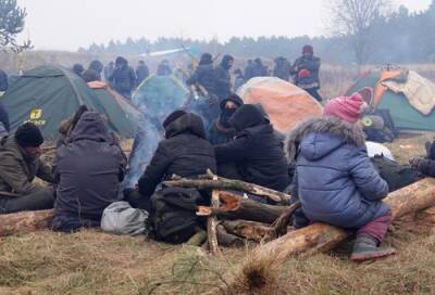 Нелегальные мигранты задействовали для переправы через реку Буг на польской границе лодки