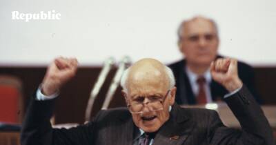 История «Мемориала»*, который помог зарегистрировать Горбачев и поддерживал Ельцин. При Путине его хотят закрыть