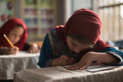 Школьницы в Афганистане возобновят учебу в марте 2022 года