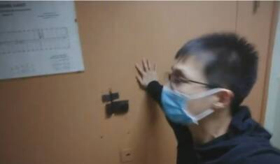 «Я не черт, я пациент!»: Китайского студента возмутил «тюремный» карантин в Костроме