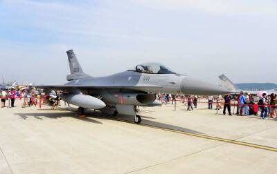 Тайвань принял на вооружение американские истребители F-16V наперекор Китаю