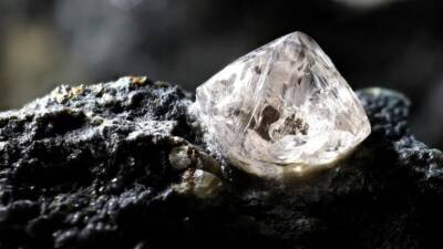 Давемаоит: ученые впервые изучили алмаз, сформировавшийся на глубине 660 километров - Русская семерка