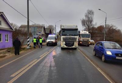 На трассе М10 «Россия» в Тверской области водитель грузовика сбил ребенка