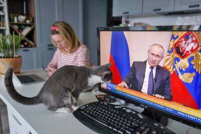 Путин поручил повысить прожиточный минимум и МРОТ