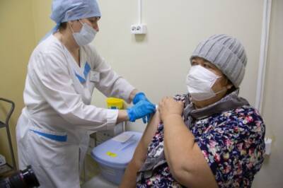 В Минздраве РФ посоветовали пожилым людям вакцинироваться «Спутник V»