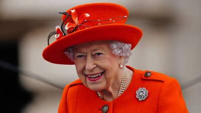 Елизавета II - принц Чарльз - Кейт Миддлтон - Елизавета Королева - Камилла Паркер-Боулз - принцесса Анна - Королева Елизавета II пропустила День памяти павших из-за проблем со здоровьем - vm.ru - Англия
