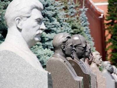 РЕН ТВ: Правнук Сталина потребовал эксгумации останков советского вождя