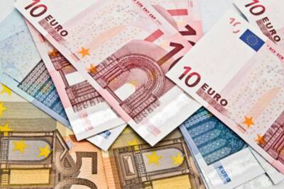 Средний курс евро со сроком расчетов "завтра" по итогам торгов составил 82,6349 руб.