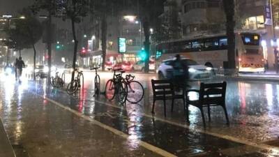Видео: в Гуш-Дане и Ха-Шароне прошли сильные ливни с грозами - vesty.co.il - Израиль - Тель-Авив - Гуш-Дана
