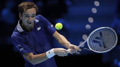 Теннисист Медведев одолел итальянца Синнера в матче турнира ATP
