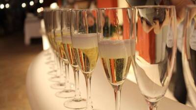 «Просекко или асти»: эксперт раскрыл секрет выбора шампанского
