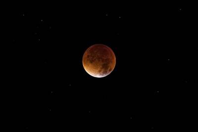 Жители России 19 ноября смогут увидеть самое продолжительное с XV века лунное затмение