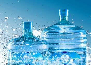 Почему опасно хранить воду в пластиковых бутылках