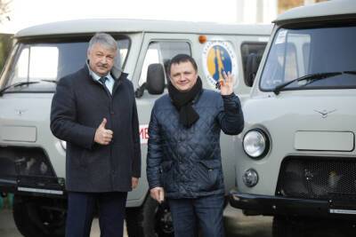 Корсаковская больница получила два санитарных автомобиля от "Сахалин Энерджи"