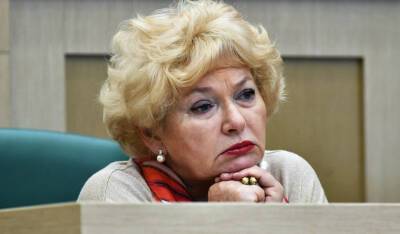 Людмила Нарусова - Сенаторы предложили сажать силовиков на 10 лет за пытки заключенных - og.ru