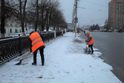 В Рязани снег убирают 20 машин