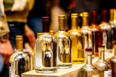 В ГД оценили идею ограничить использование госсимволов на алкогольной продукции в РФ