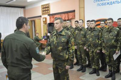 Фотофакт: в Лидской авиабазе чествуют военнослужащих, выслуживших установленные сроки