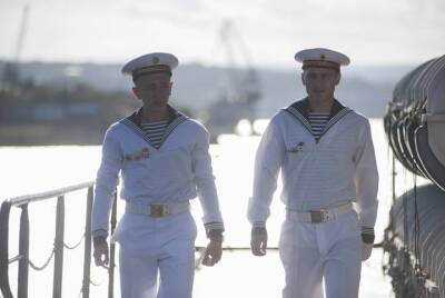 Совфед одобрил закон, позволяющий ушедшим в отставку офицерам ВМФ носить кортики