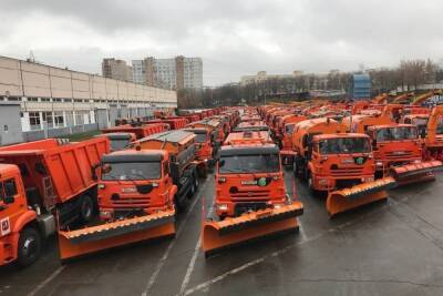 В Москве проверяют дорожную спецтехнику перед идущим на город снегопадом
