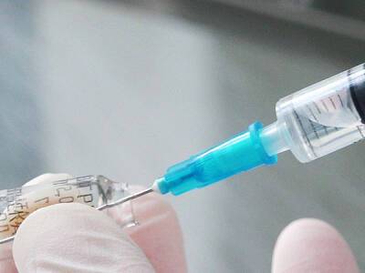 В Москве 400 детей получили первый компонент вакцины от COVID-19