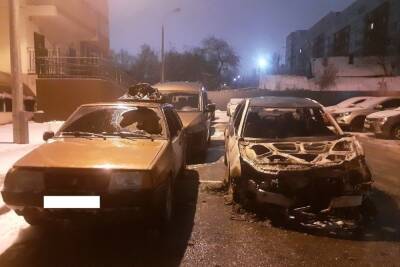 В Чебоксарах неизвестные сожгли Chevrolet Cruze