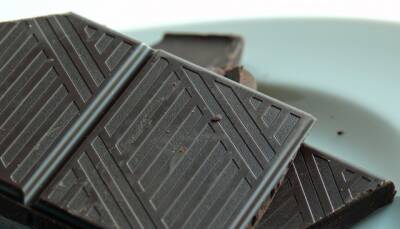 Раскрыта польза горького шоколада. Диетолог объяснил, почему его стоит включить в ежедневный рацион