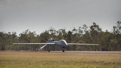 ВВС США показали на видео полет нового шпионского беспилотника RQ-180